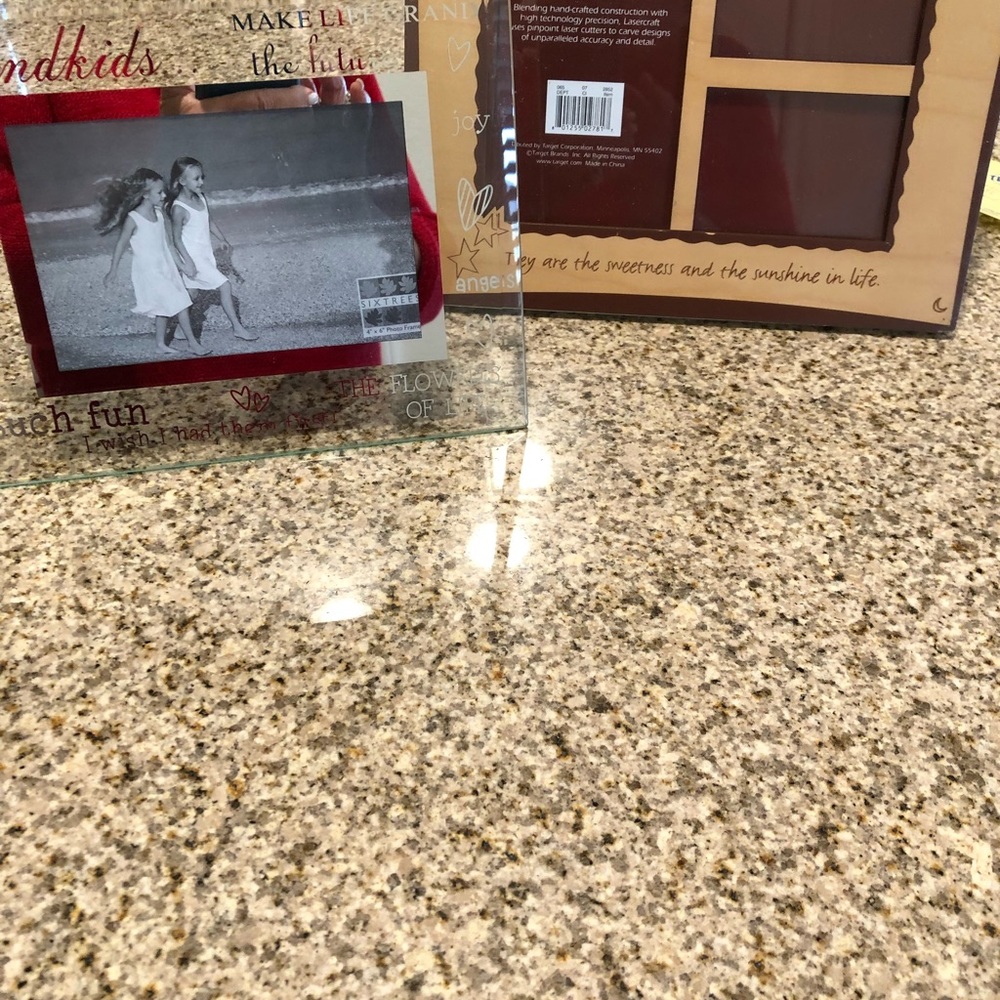 (2)Grandchildren Frames NWT